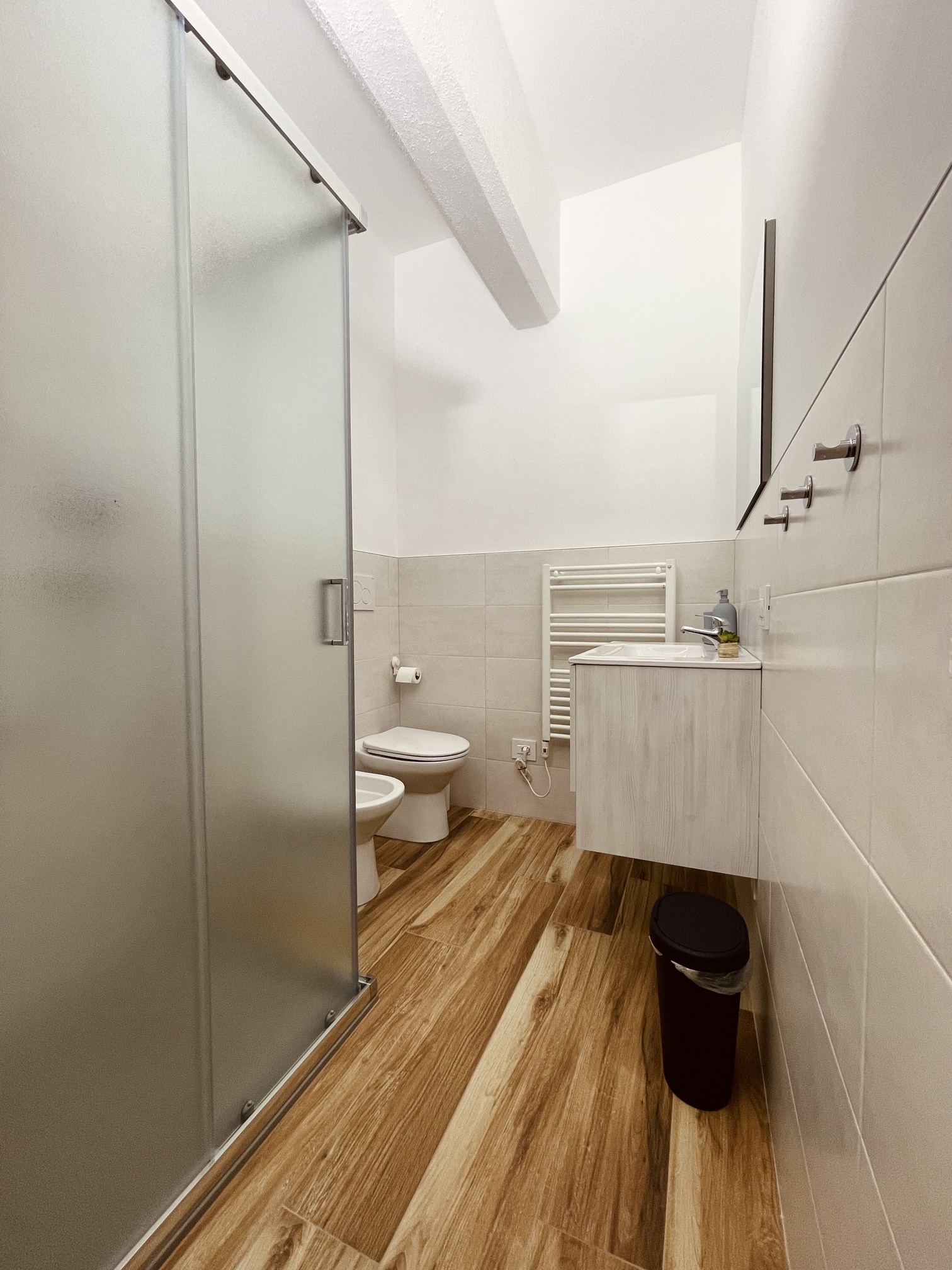 Room 1 Image 12