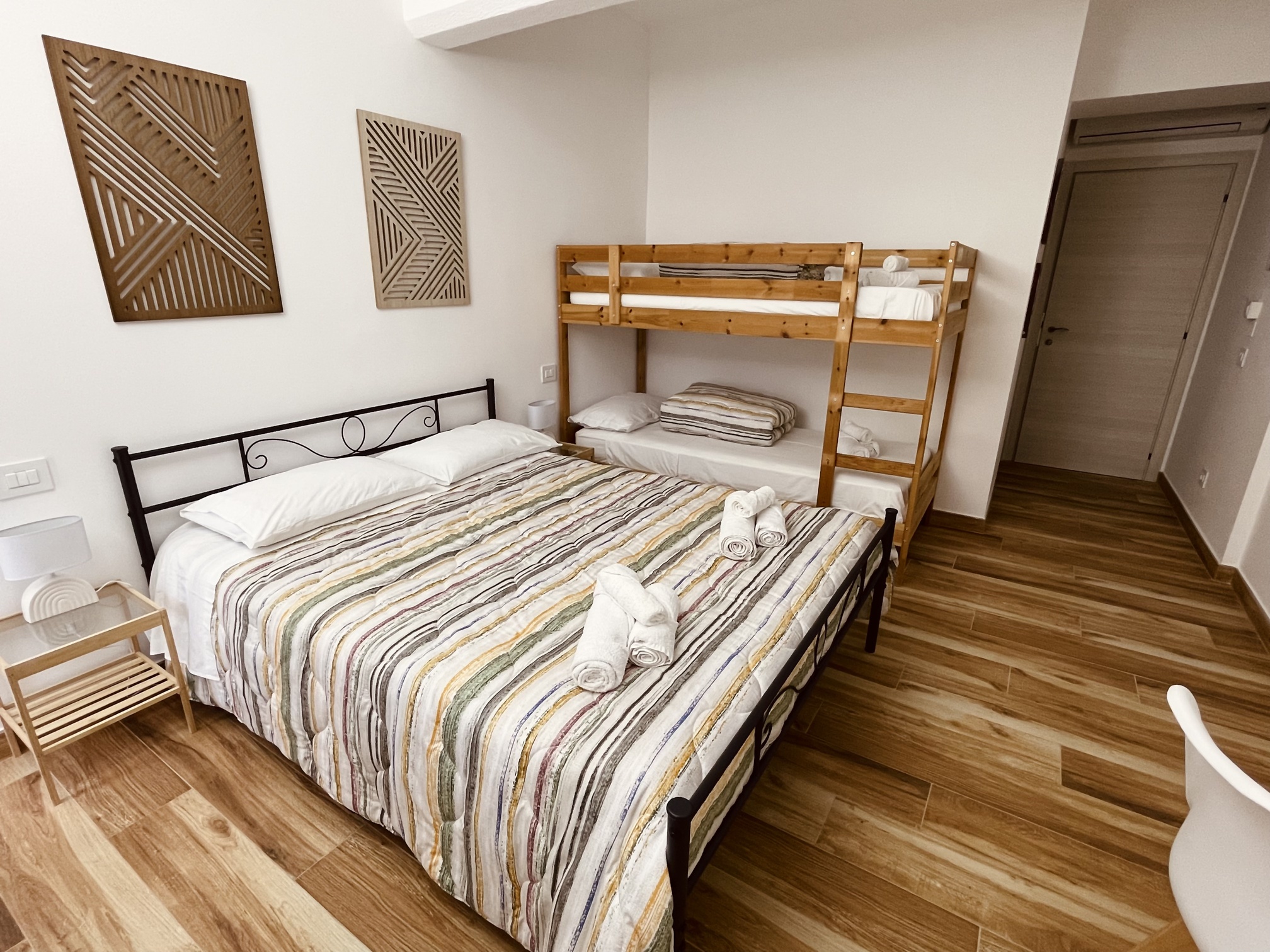 Room 1 Image 7