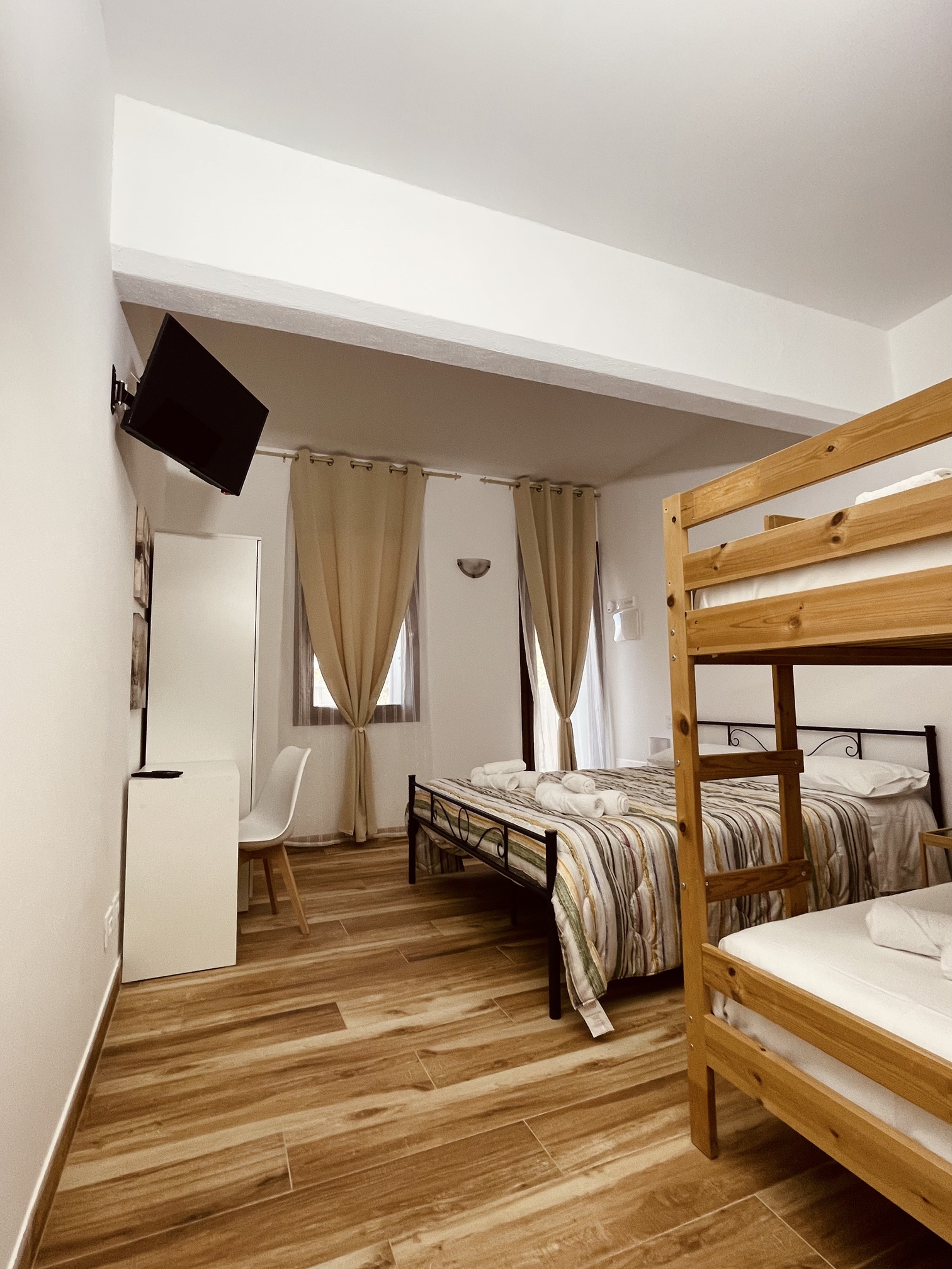 Room 1 Image 8