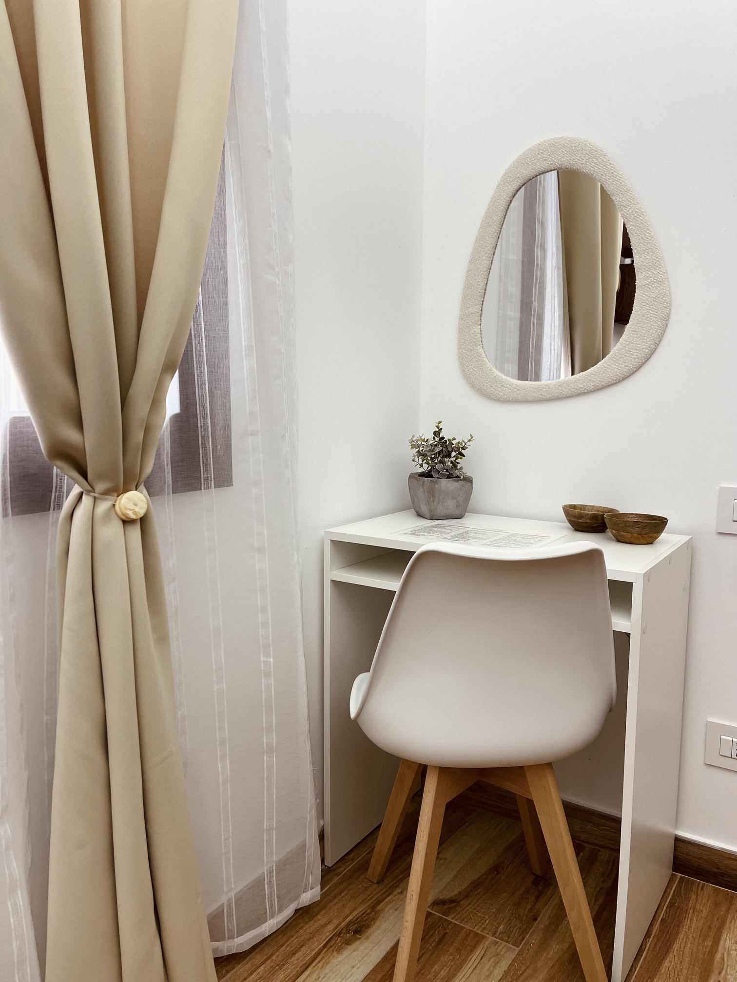 Room 2 Image 6