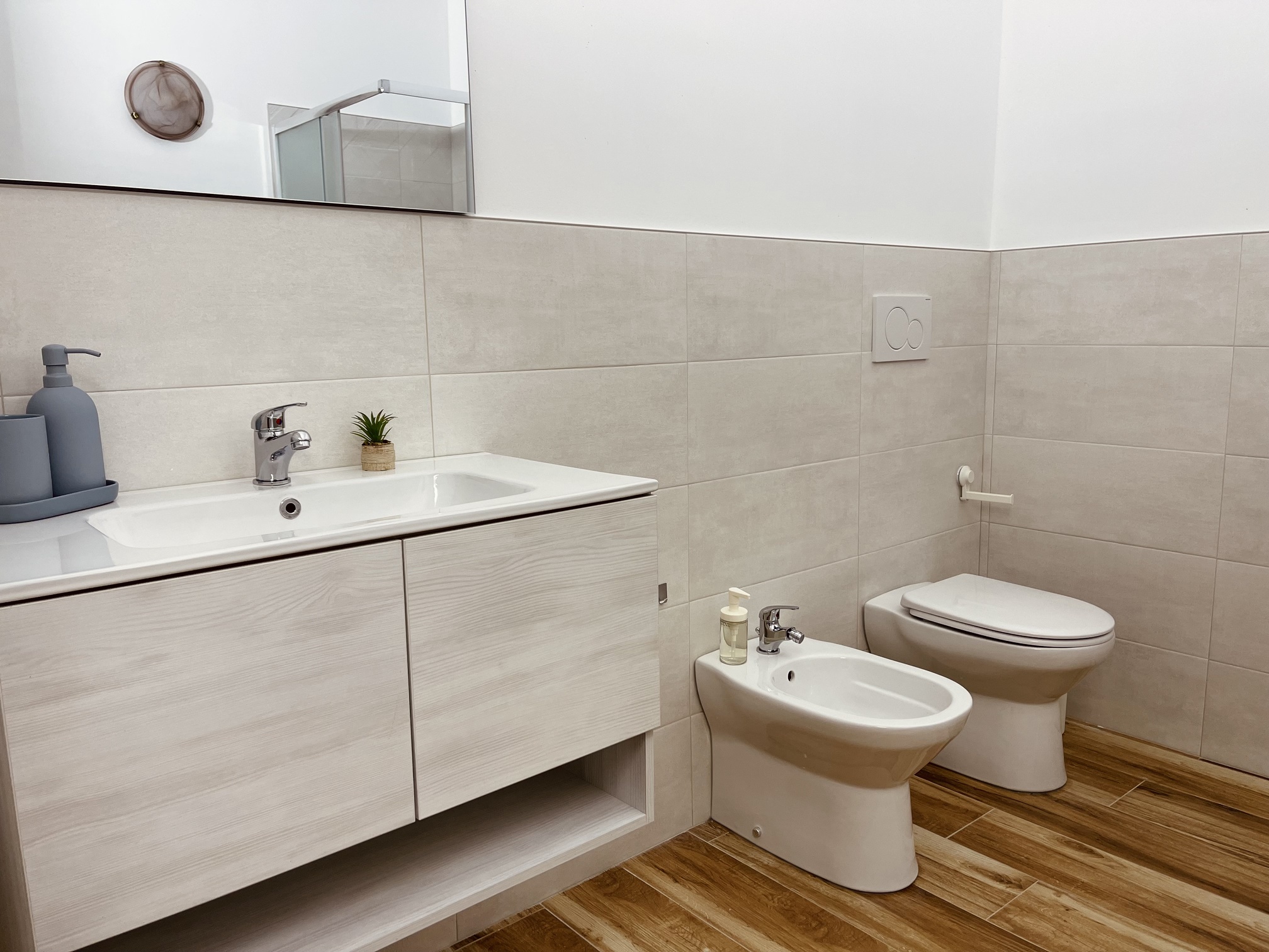 Room 2 Image 9
