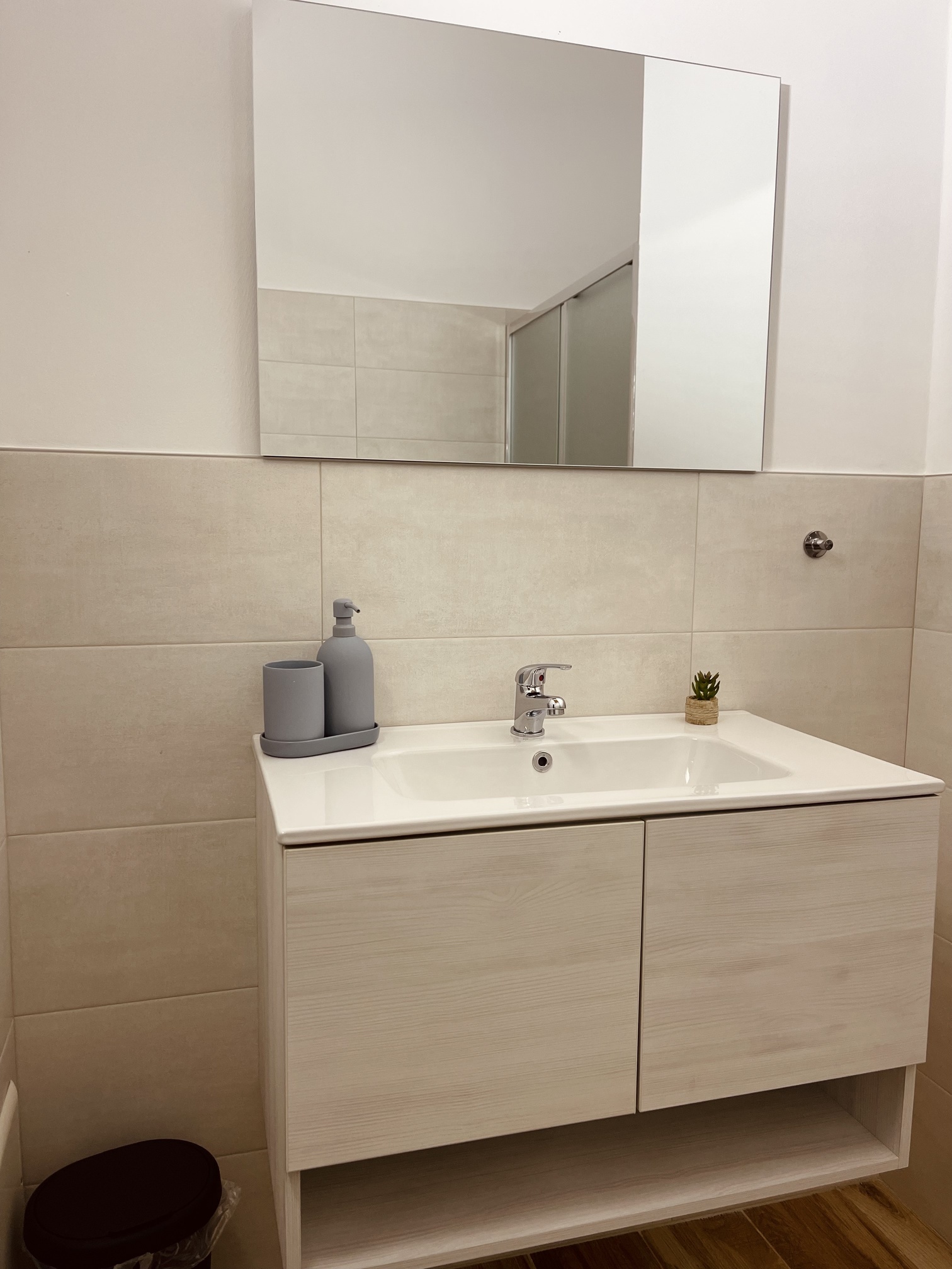 Room 3 Image 11