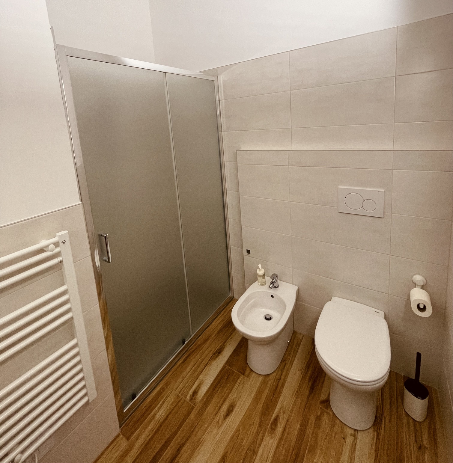 Room 3 Image 12
