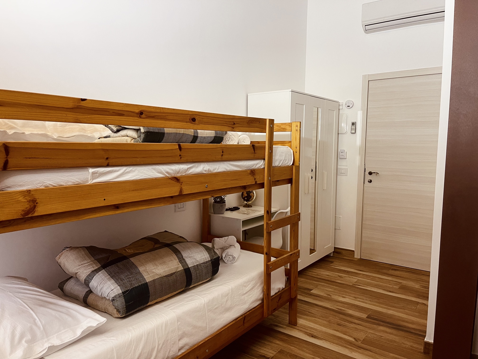 Room 3 Image 2