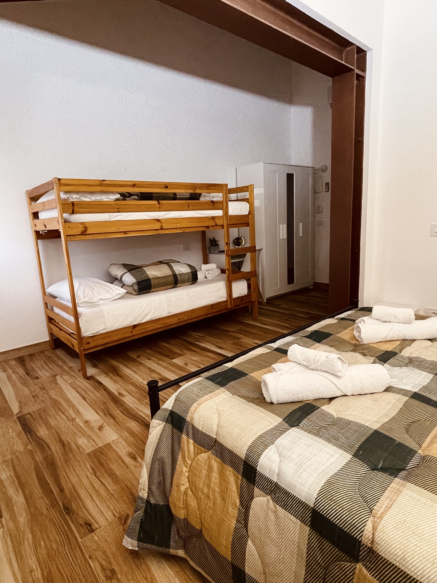 Room 3 Image 4