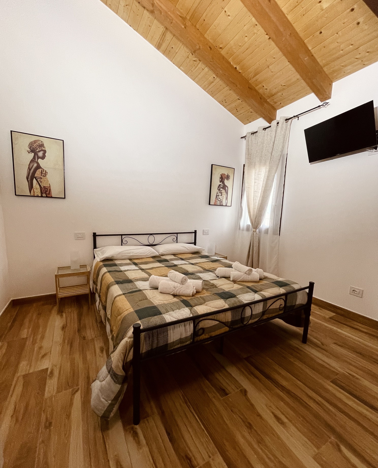 Room 3 Image 5