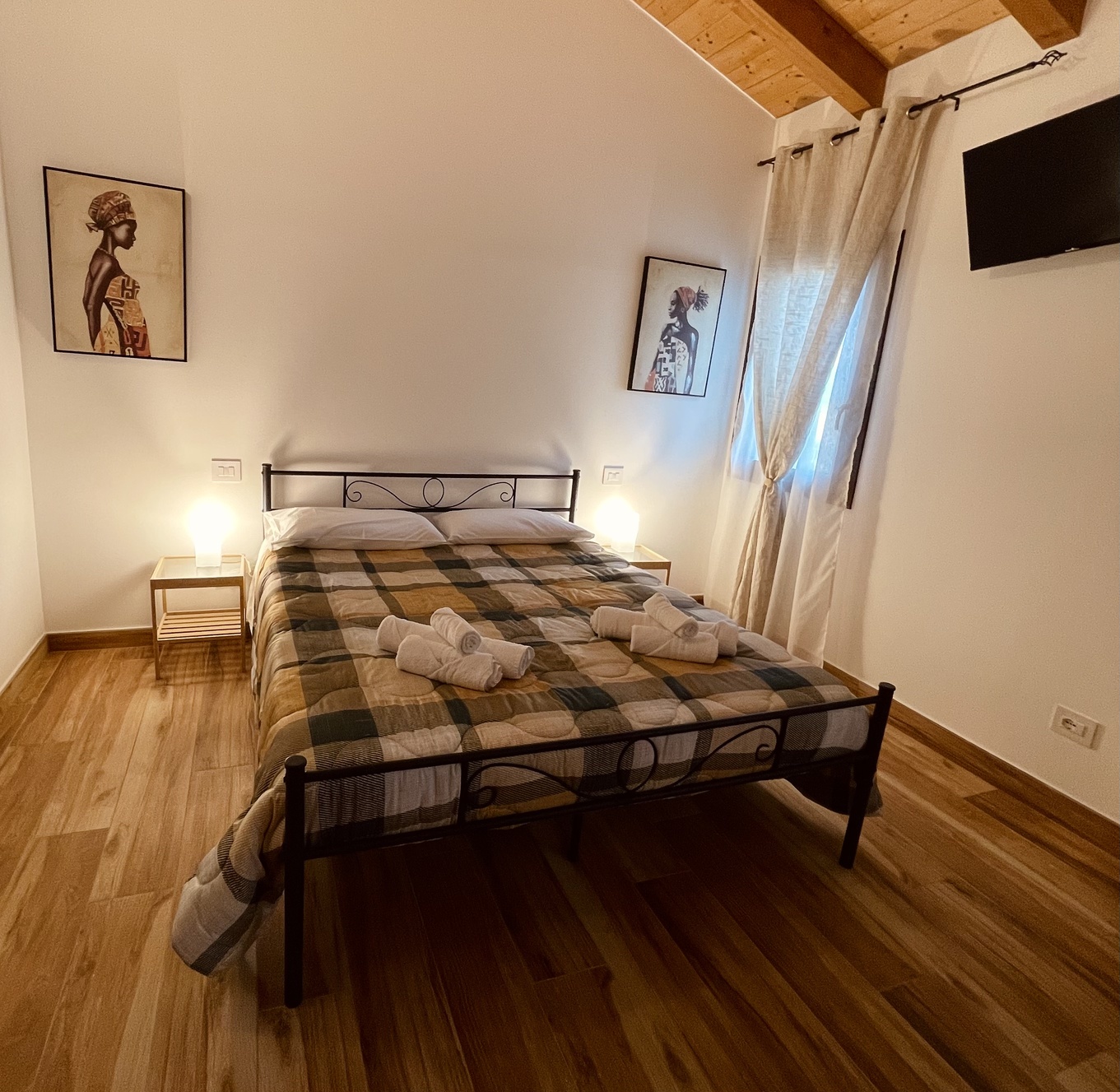 Room 3 Image 8