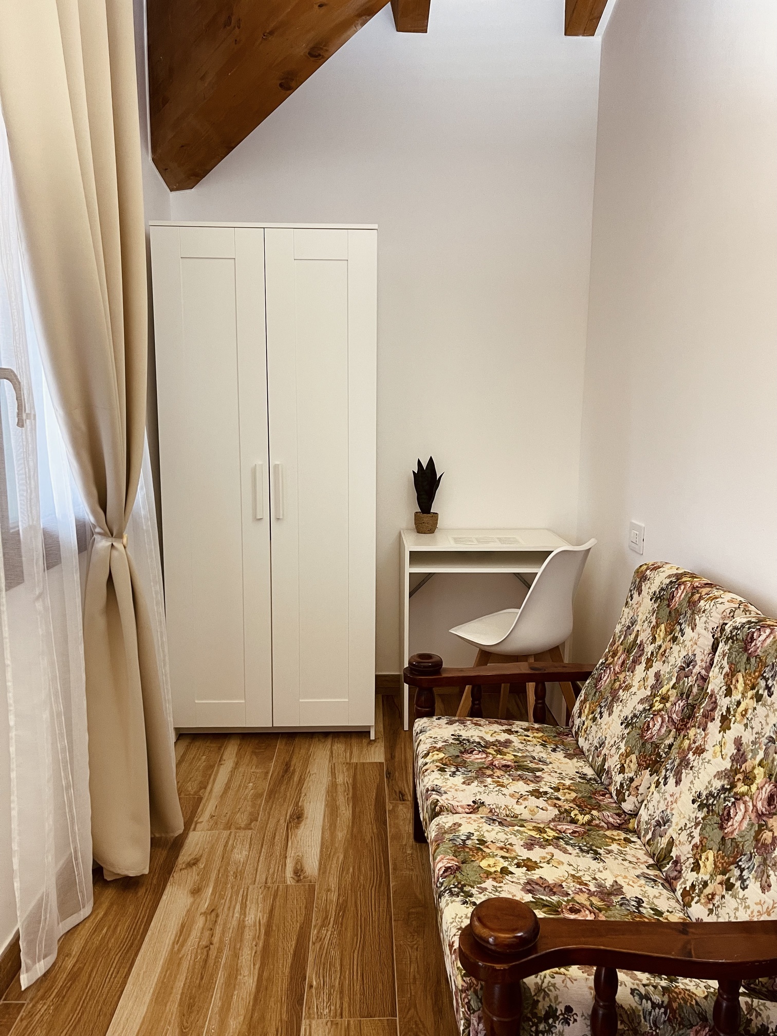 Room 4 Image 1