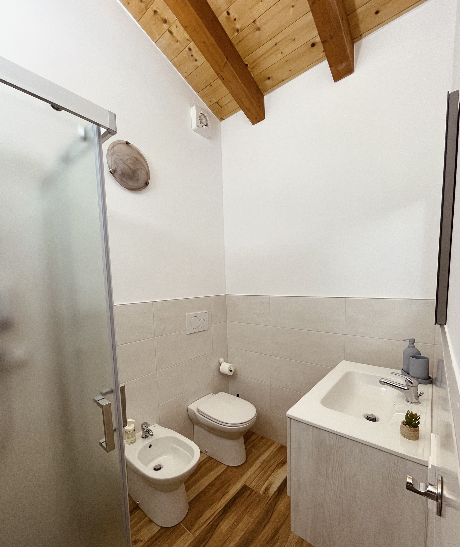 Room 4 Image 10