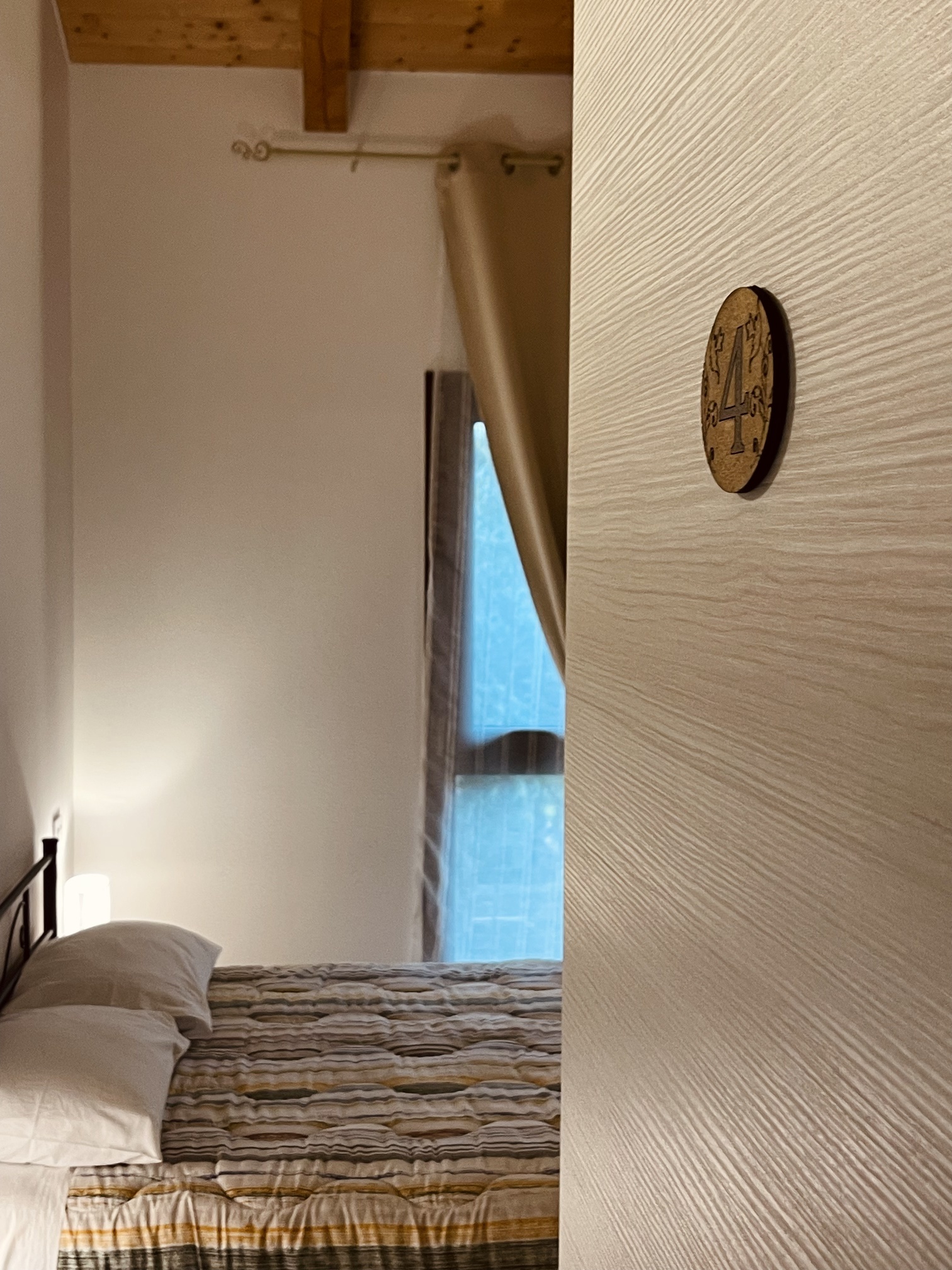 Room 4 Image 12