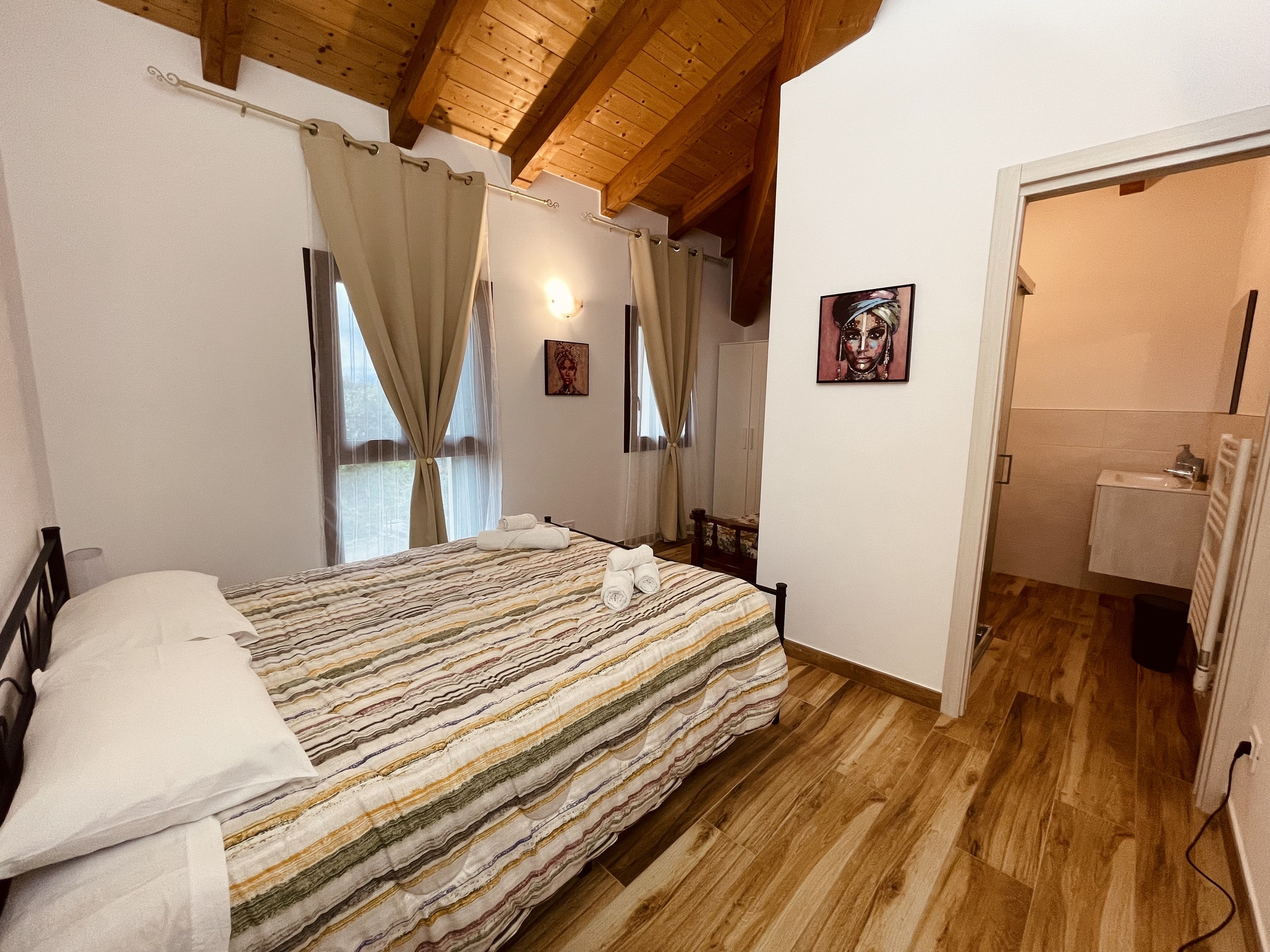Room 4 Image 6