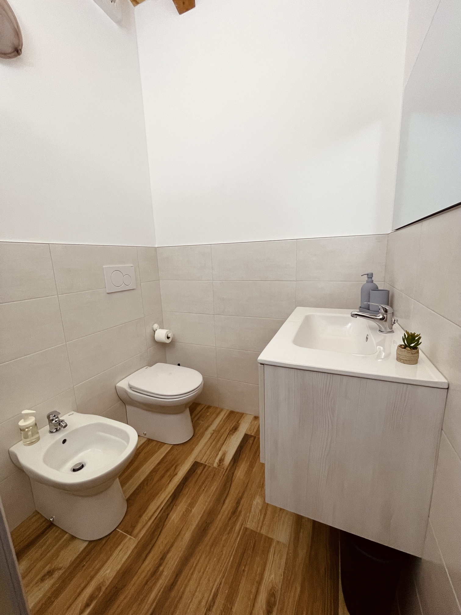 Room 4 Image 7