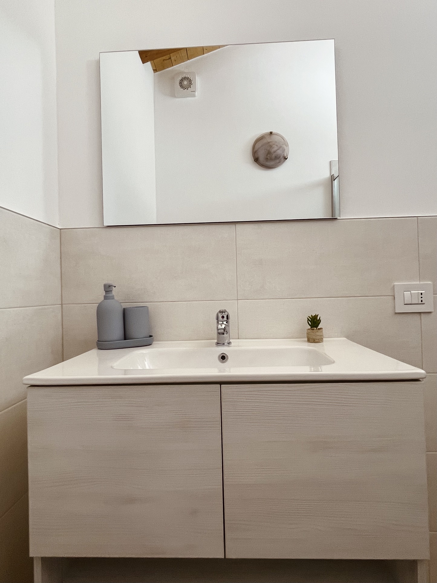 Room 4 Image 8