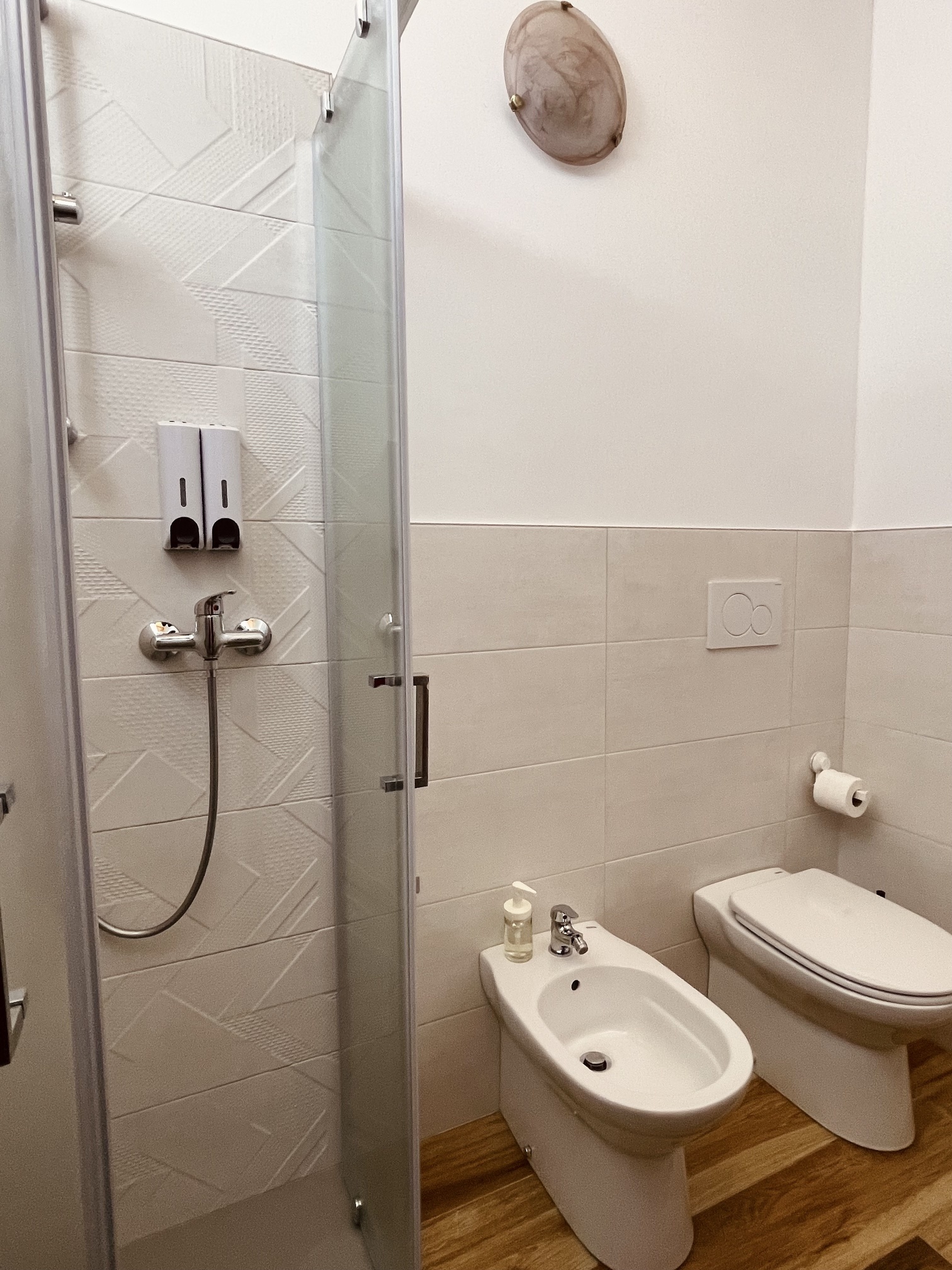 Room 4 Image 9