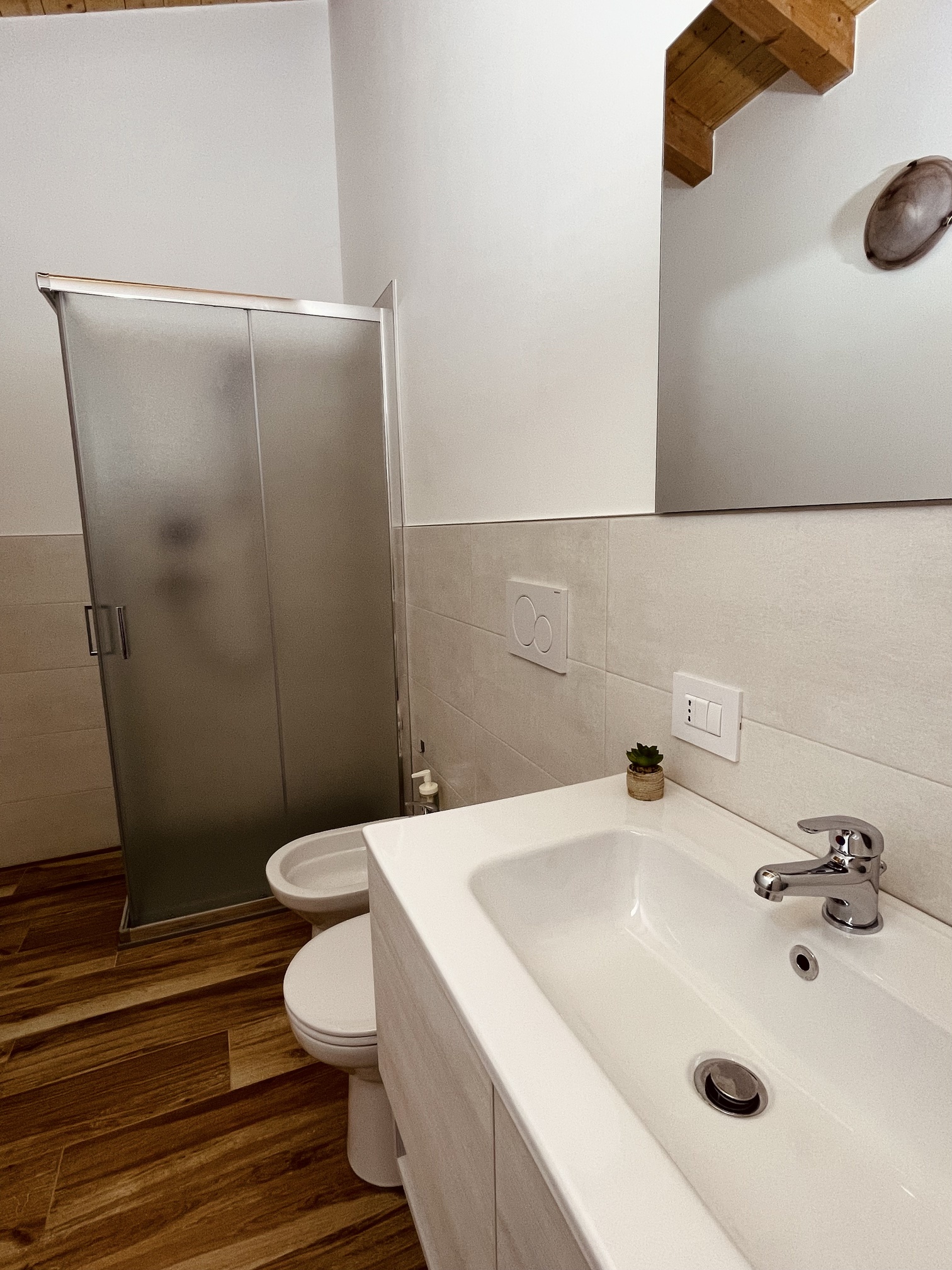 Room 5 Image 11
