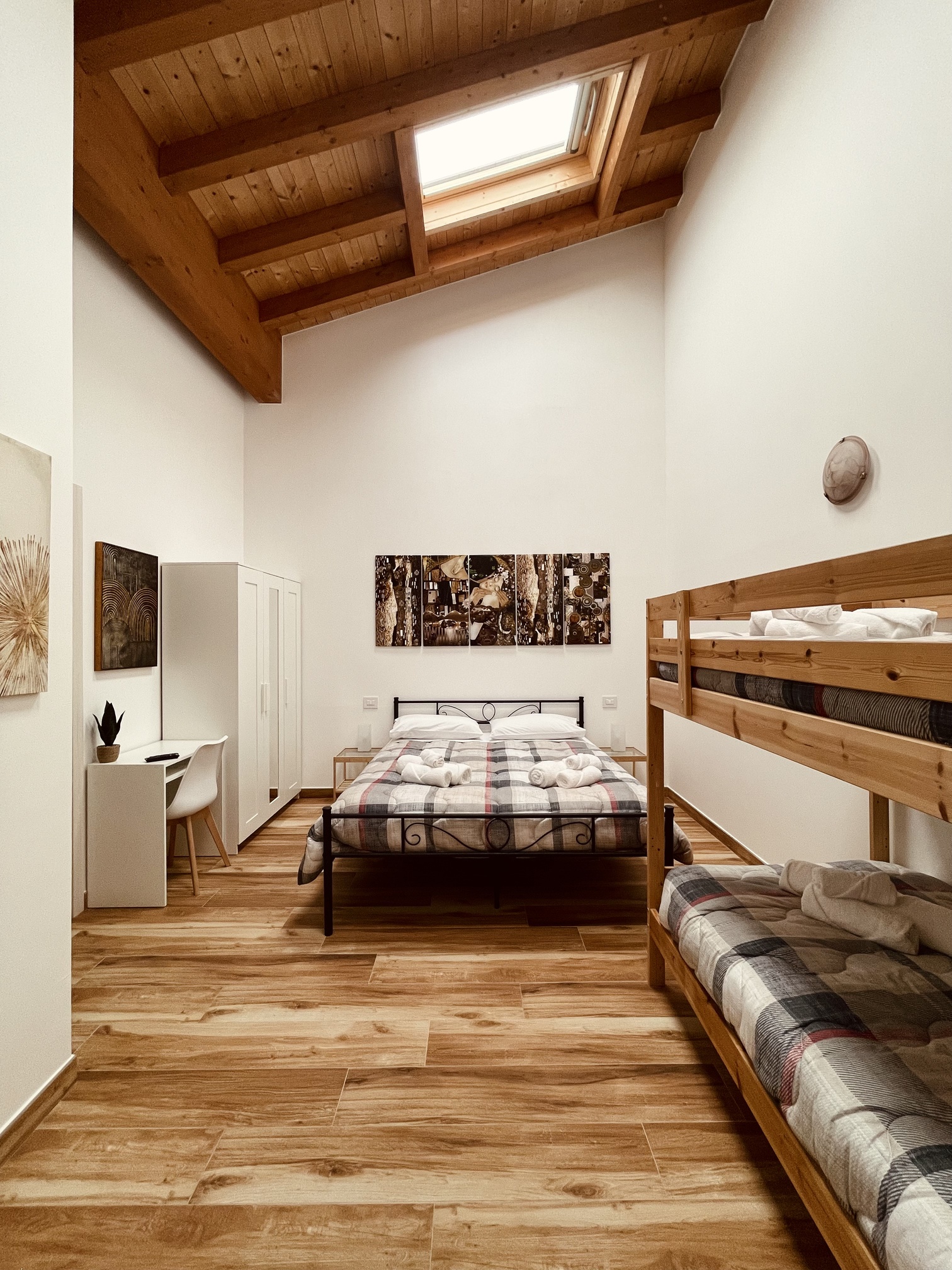 Room 6 Image 1