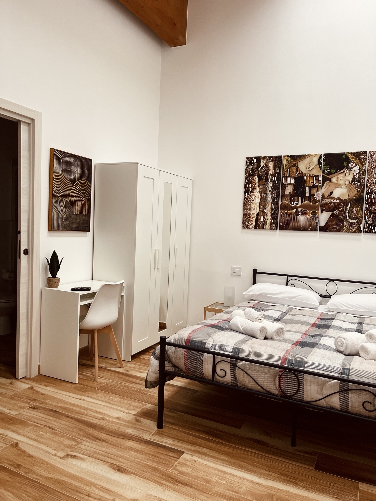 Room 6 Image 2