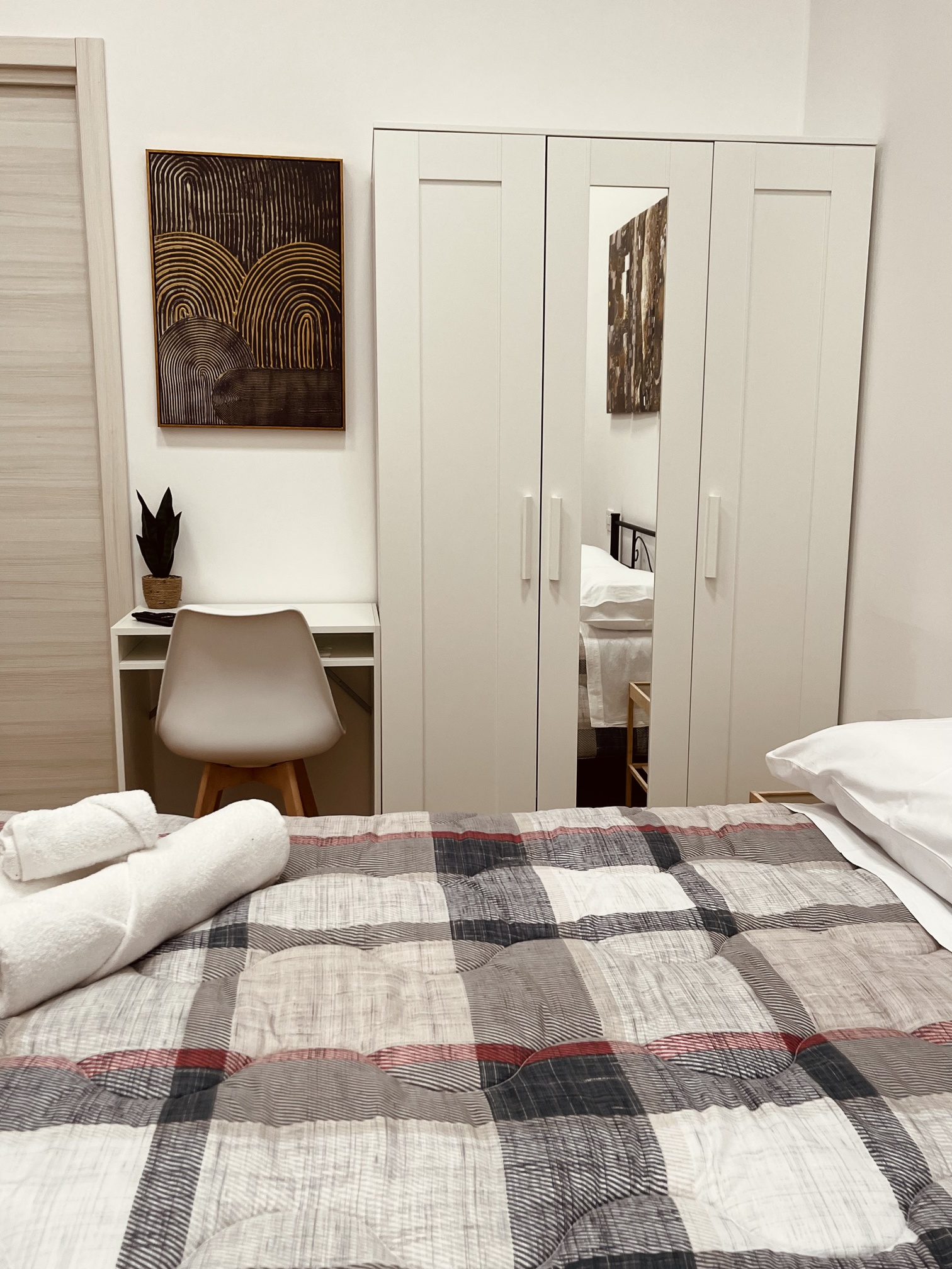 Room 6 Image 4